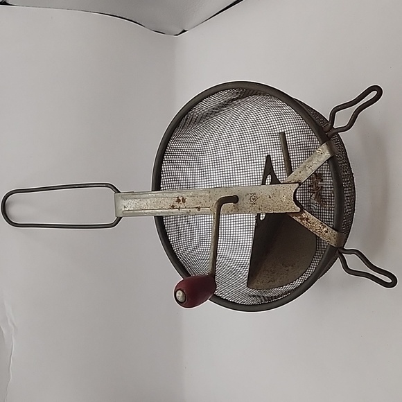 Vintage Ekco A&J Flour Shifter with Red Wood Handle - Picture 7 of 7